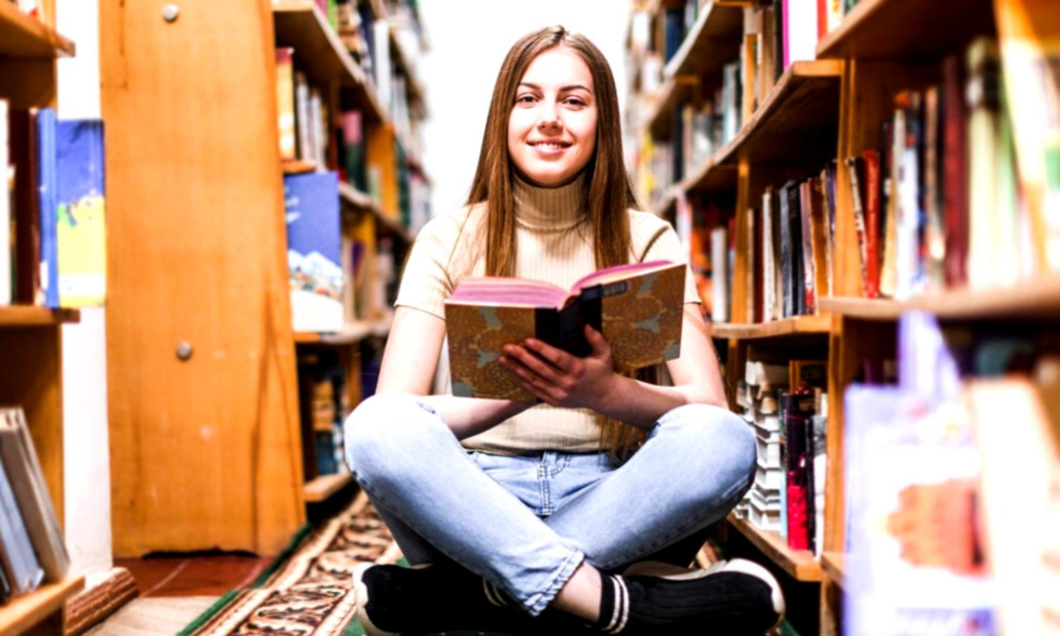 Bureau moderne de quentisylph avec équipe collaborative travaillant sur des projets financiers